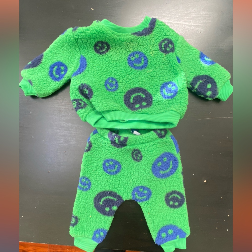 Old navy smiley sweatsuit